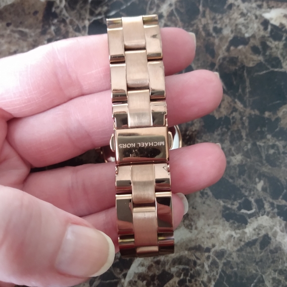 Michael Kors Rose Gold watch - Picture 9 of 13